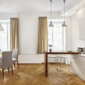  Apartment Bednarska Old Town